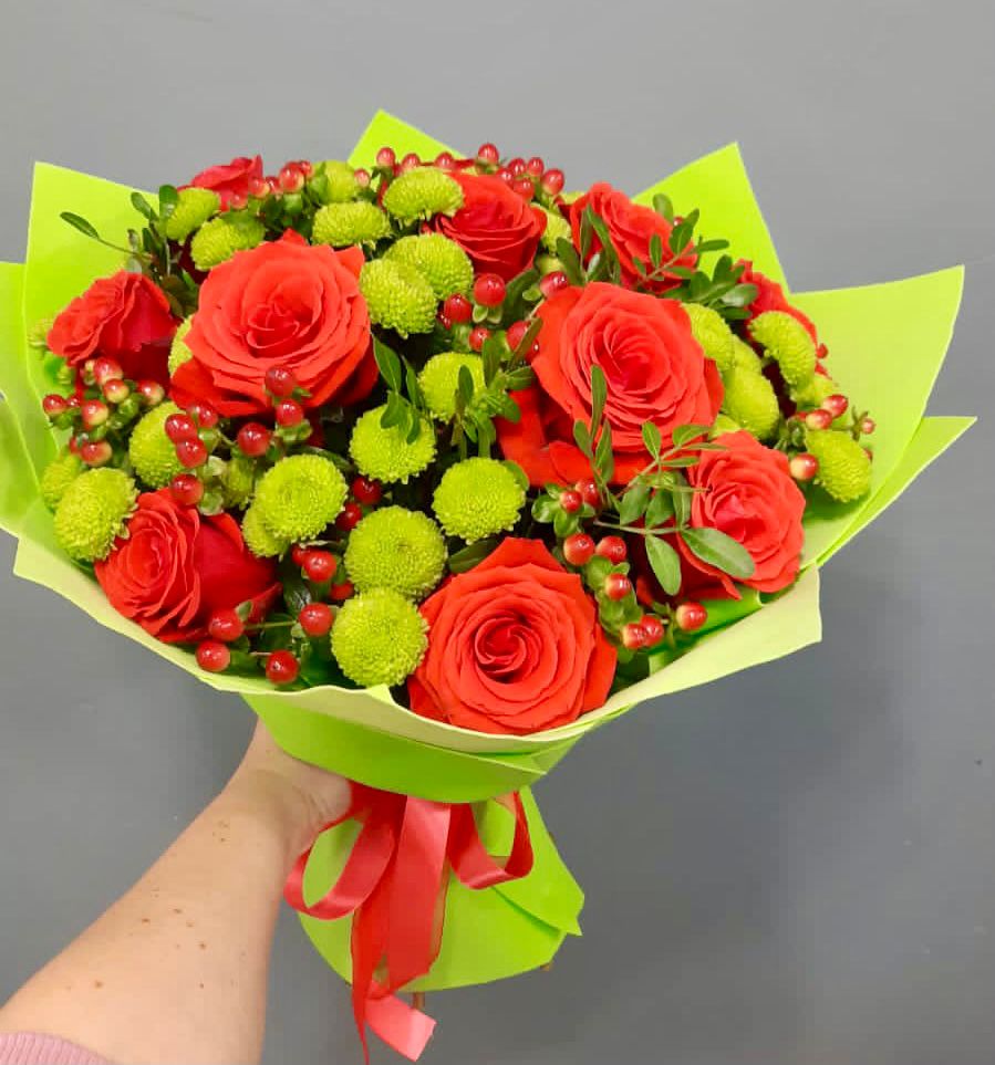 Букет цветов из: Хризантемы и Розы в Армавире