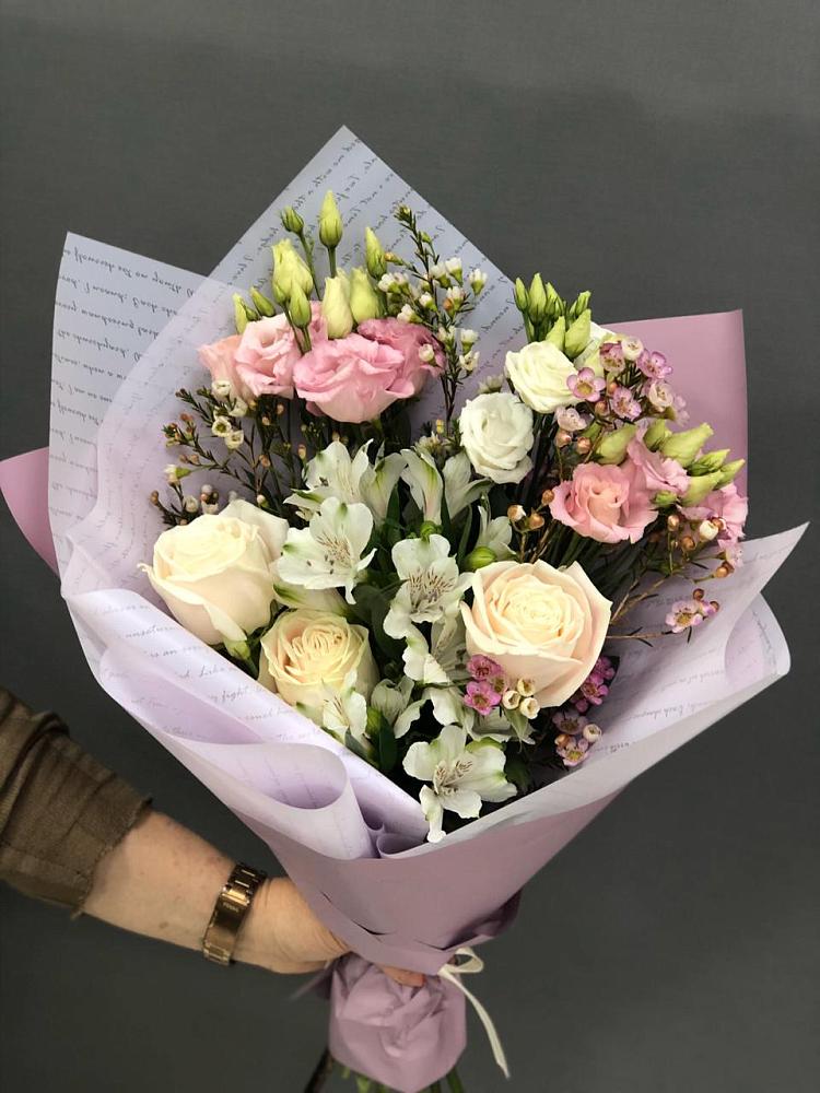 Букет цветов из: Альстромерии, Розы и Лизиантусы в Армавире