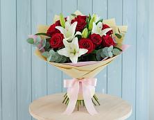 Букет цветов из:  Лилии и Розы в Армавире