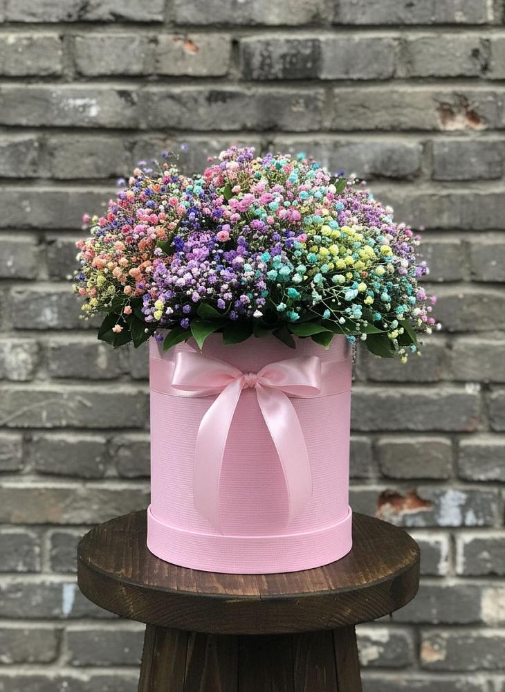 Цветочная композиция из Гипсофила и Розы в шляпной коробке в Армавире