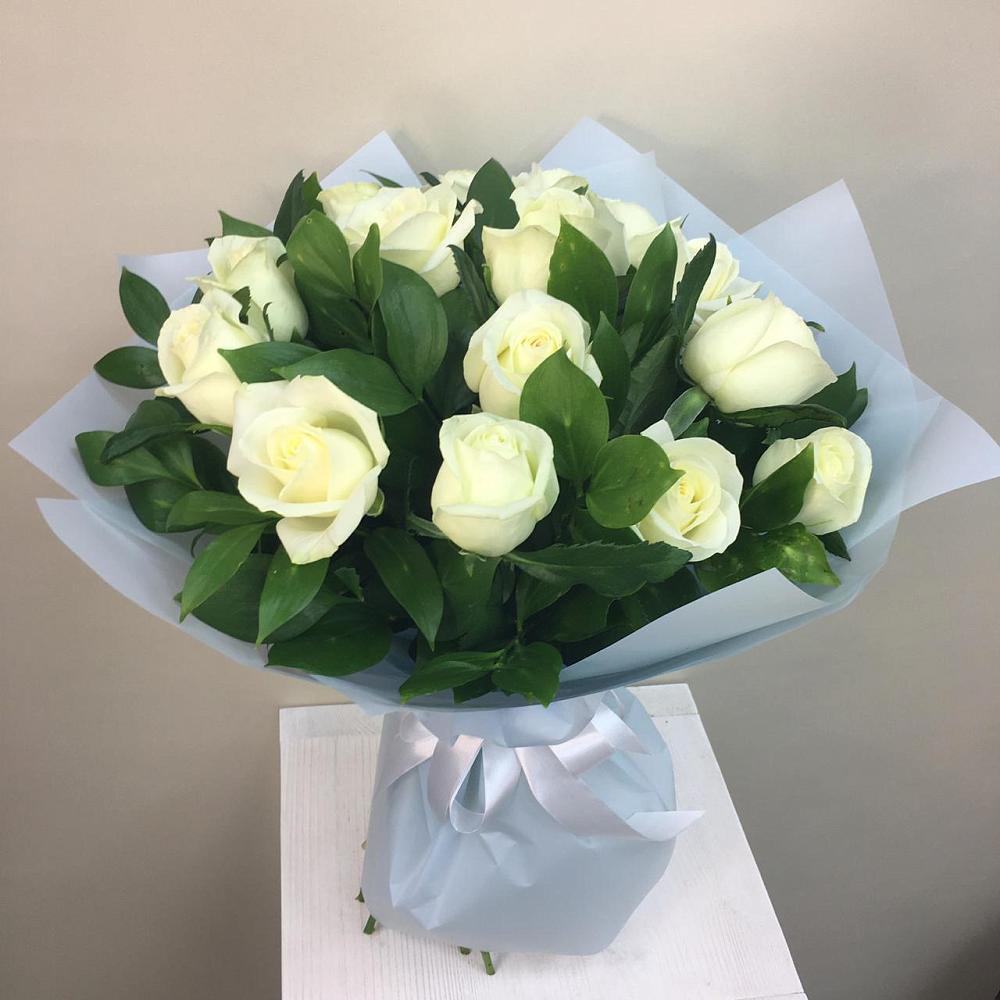 Букет 15 Белых роз Проуд в Армавире