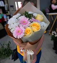 Букет цветов из:  Герберы, Розы и Хризантемы в Армавире