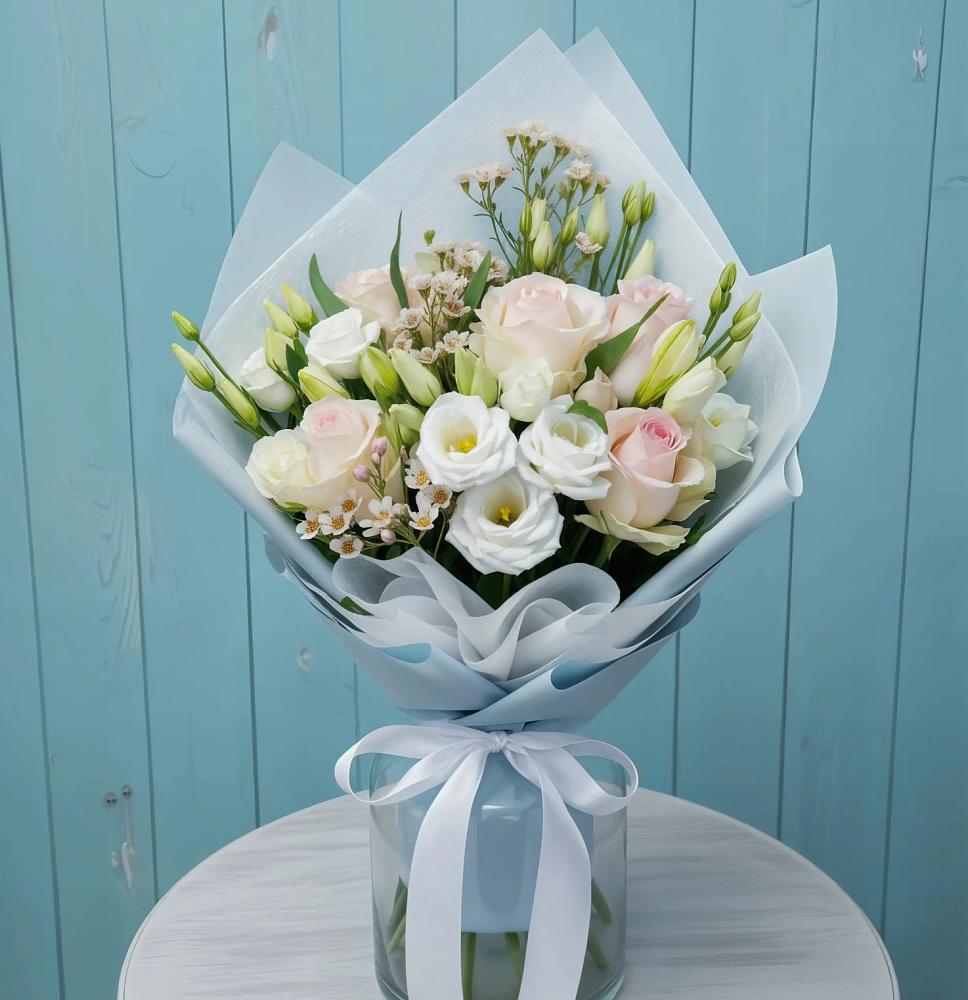 Букет цветов из: Розы и Лизиантусы в Армавире