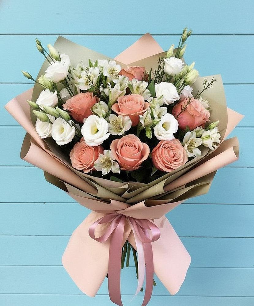 Букет цветов из: Розы, Альстромерии и Лизиантусы в Армавире