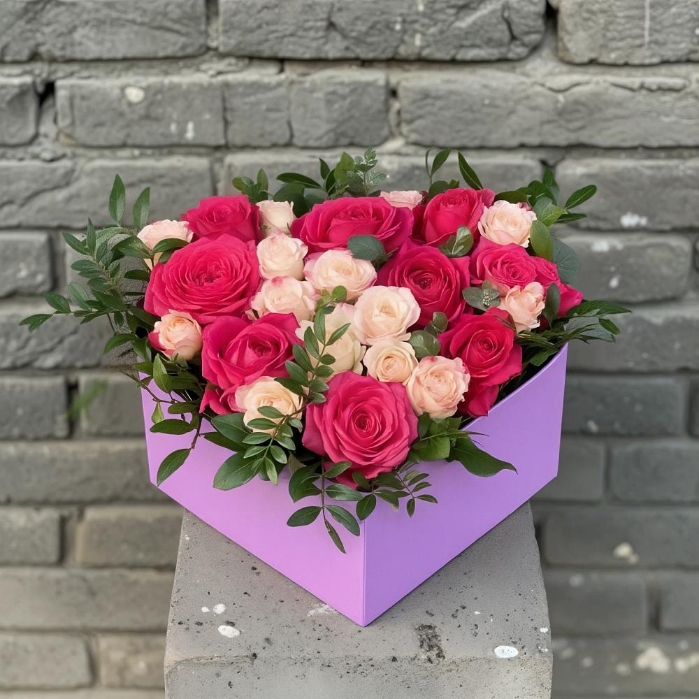Цветочная композиция из Розы в коробке в Армавире