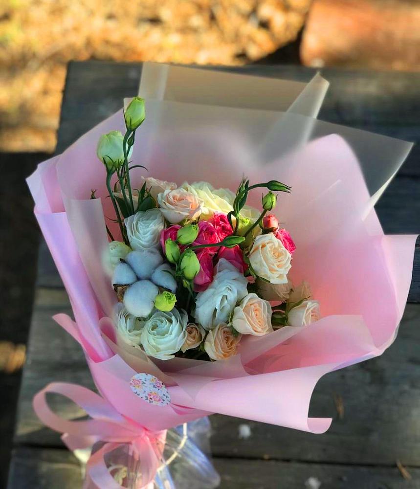 Букет цветов из: Розы и Лизиантусы в Армавире