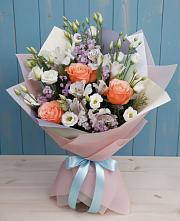 Букет цветов из:  Лизиантусы, Розы, Альстромерии и Гипсофила в Армавире
