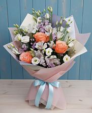 Букет цветов из:  Лизиантусы, Розы, Альстромерии и Гипсофила в Армавире