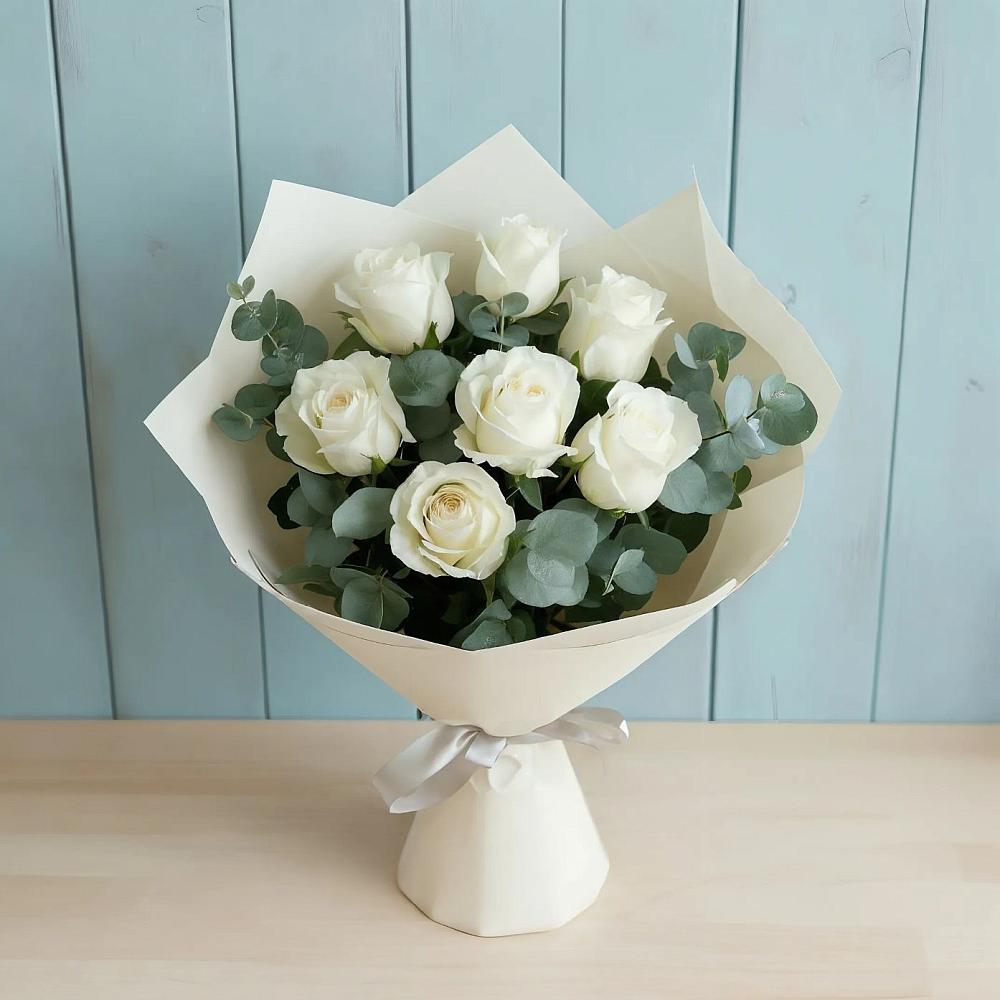 Букет Белые розы в Эвкалипте в Армавире