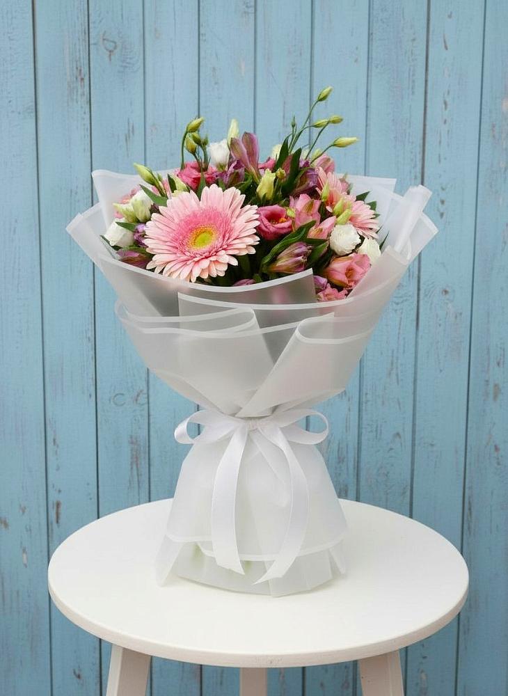 Букет цветов из: Герберы, Альстромерии и Лизиантусы в Армавире