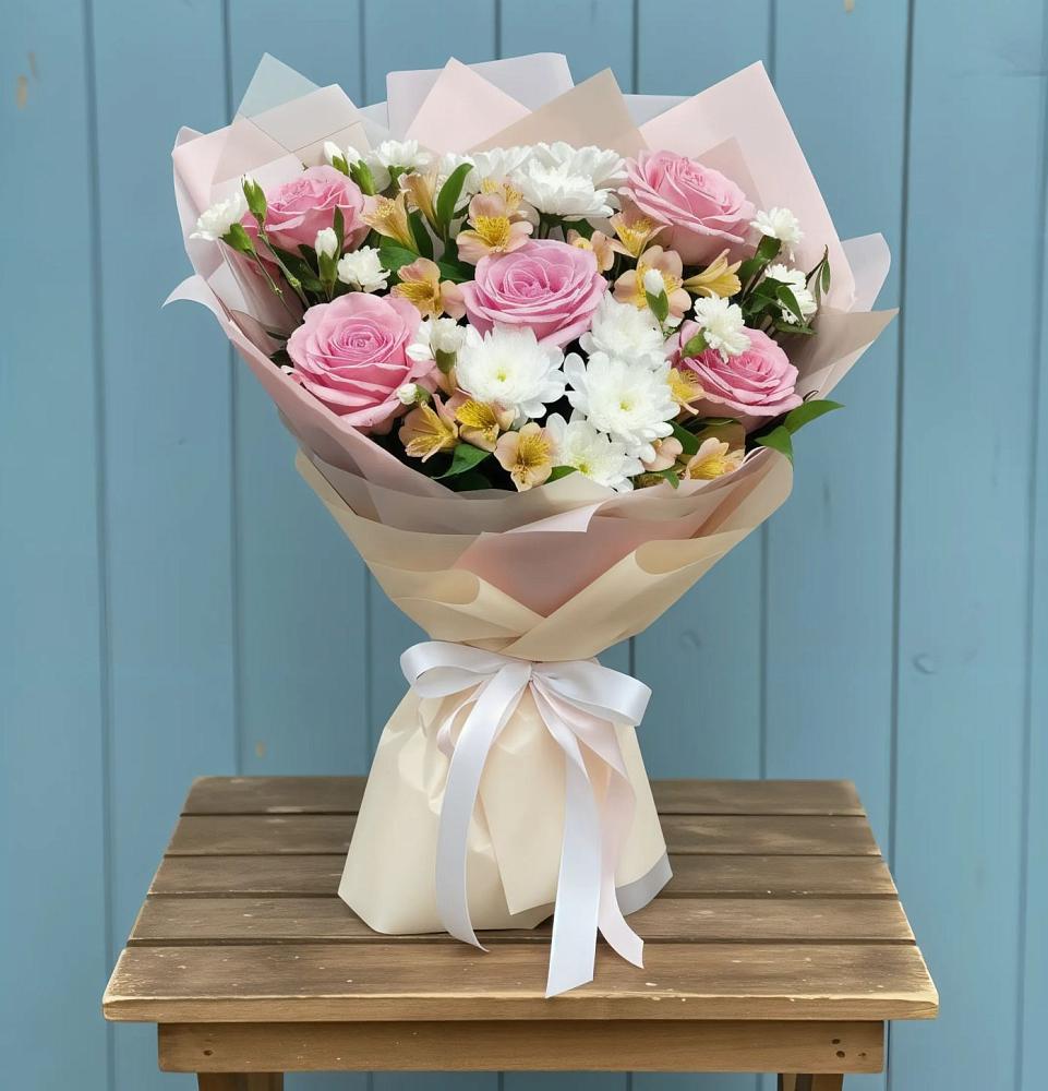 Букет цветов из: Гвоздики, Орхидеи и Розы в Армавире