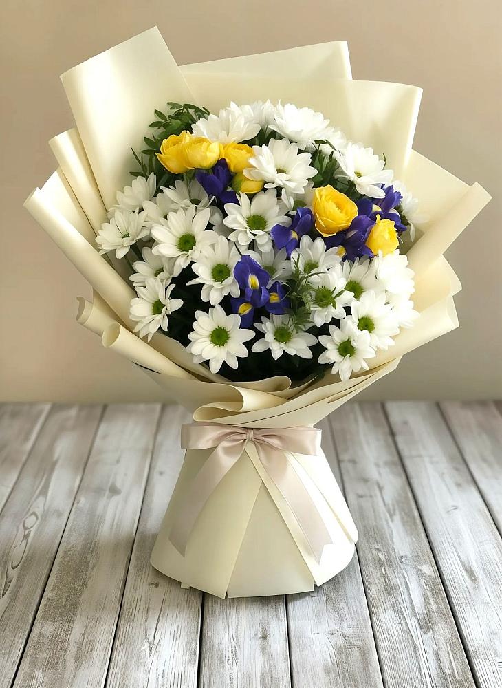 Букет цветов из: Ирисы, Хризантемы и Розы в Армавире