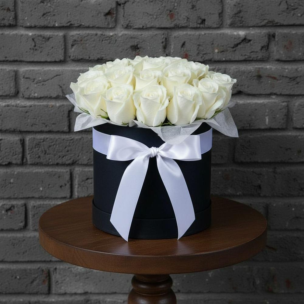 Цветочная композиция из Розы в шляпной коробке в Армавире