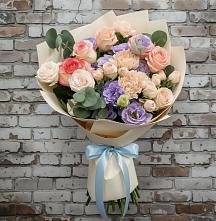 Букет цветов из:  Розы, Лизиантусы и Гвоздики в Армавире