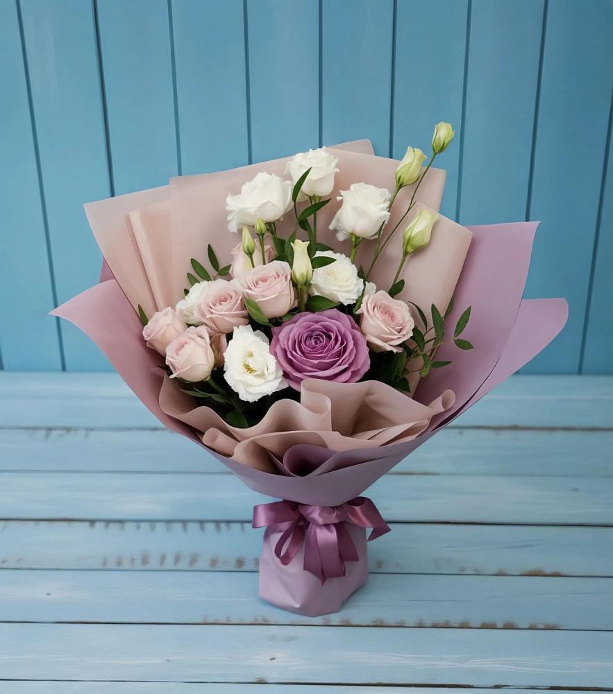 Букет цветов из: Розы и Лизиантусы в Армавире